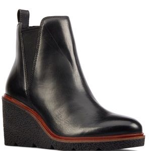 New - Women Clarks - Clarkford Top - Black Leather - 7.5 M